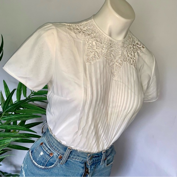 v i n t a g e :: 50s Pleated Cutout Lace Nylon Blouse ILGWU - Picture 13 of 13
